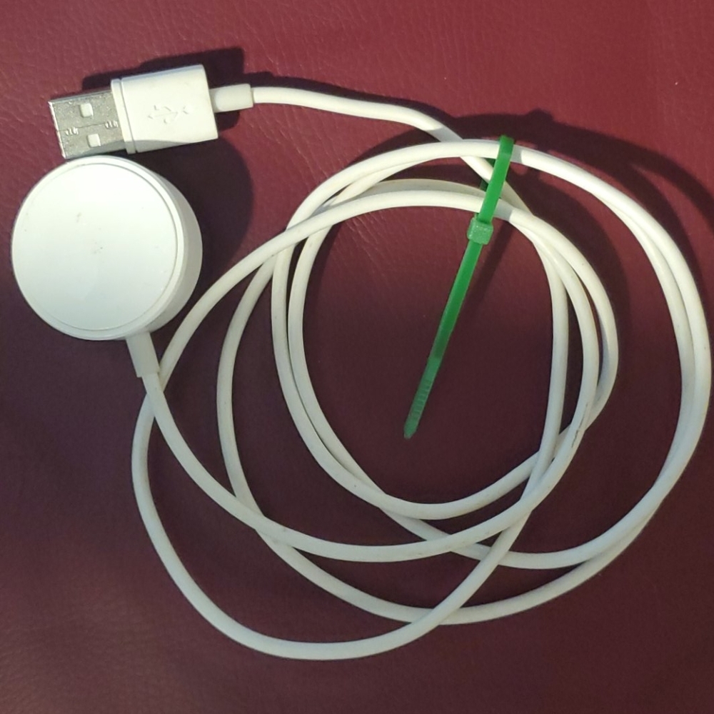 Apple iwatch cable made by insignia